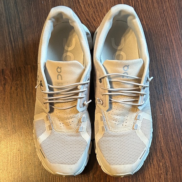 On Running - Picture 2 of 7